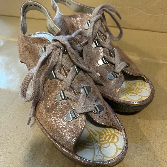 Fly London Size 41 (US 10-10.5) Luna Rose Gold Lace Up Wedge Sandals Leather - Picture 1 of 7